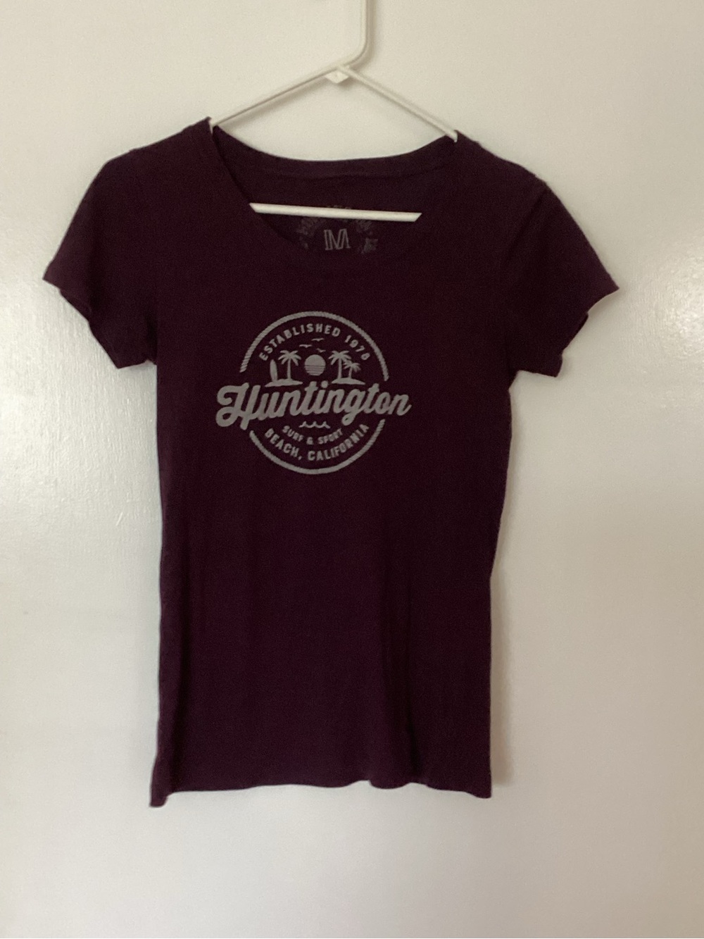Women’s Size Med Huntington Graphic Crewneck Tee - Dark Plum